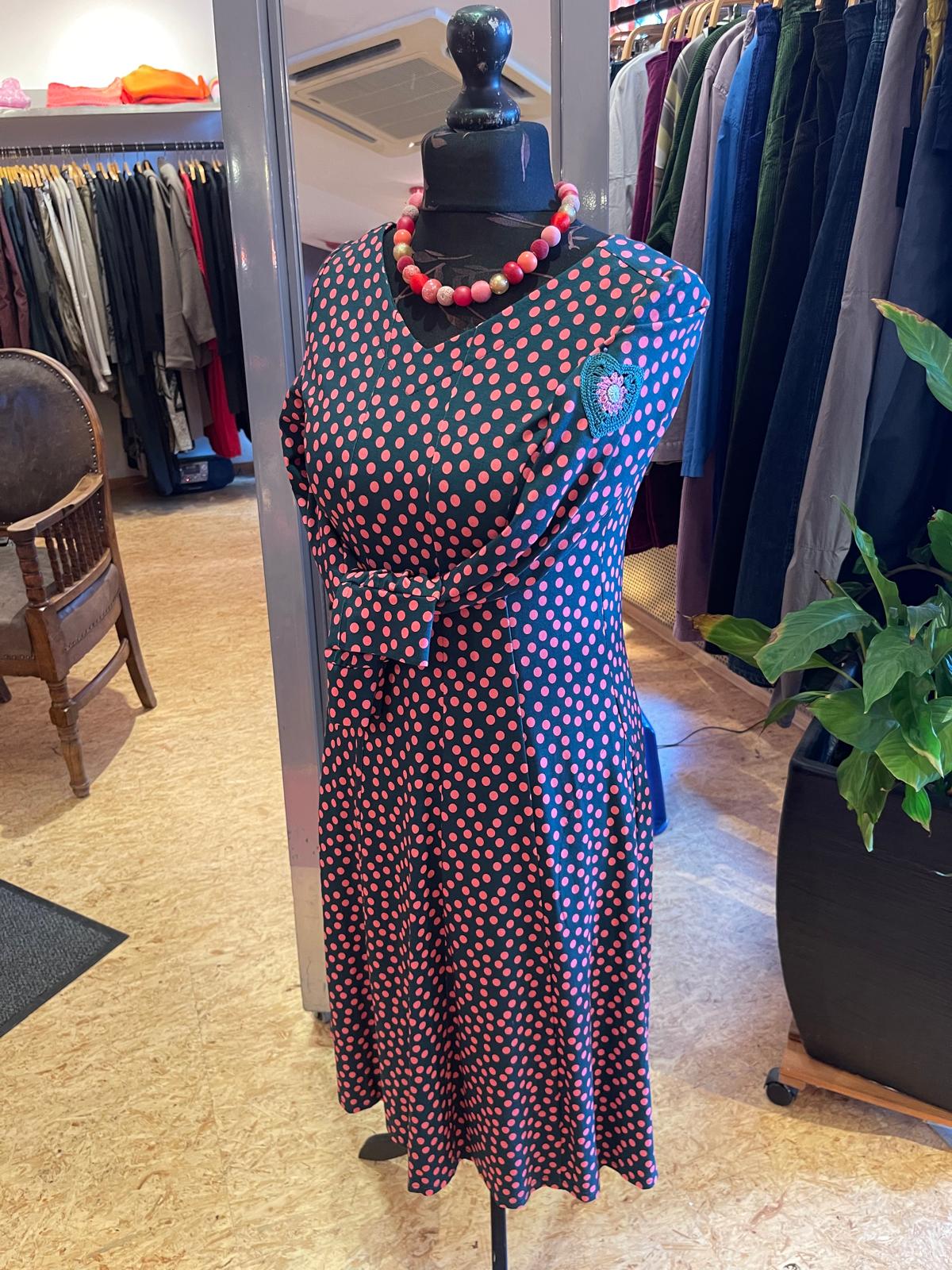 Du Milde  Kleid du Ninna and her dots