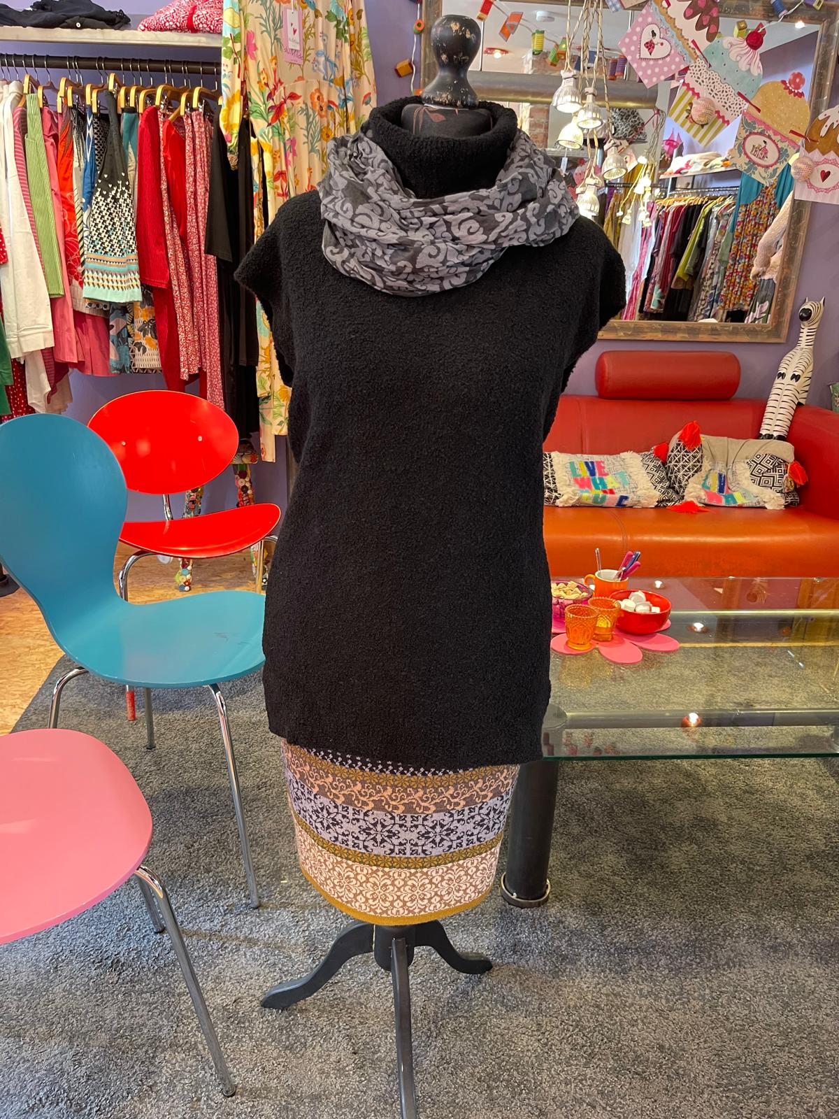 Yellow Label Long Pulli